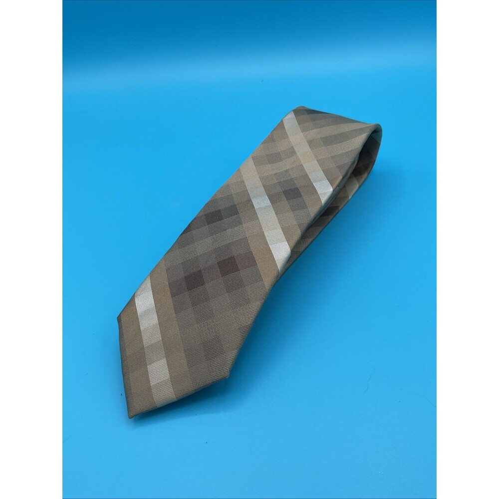 Calvin Klein Men's 100% Silk Tie. Gold Checked 2.5” By 58”